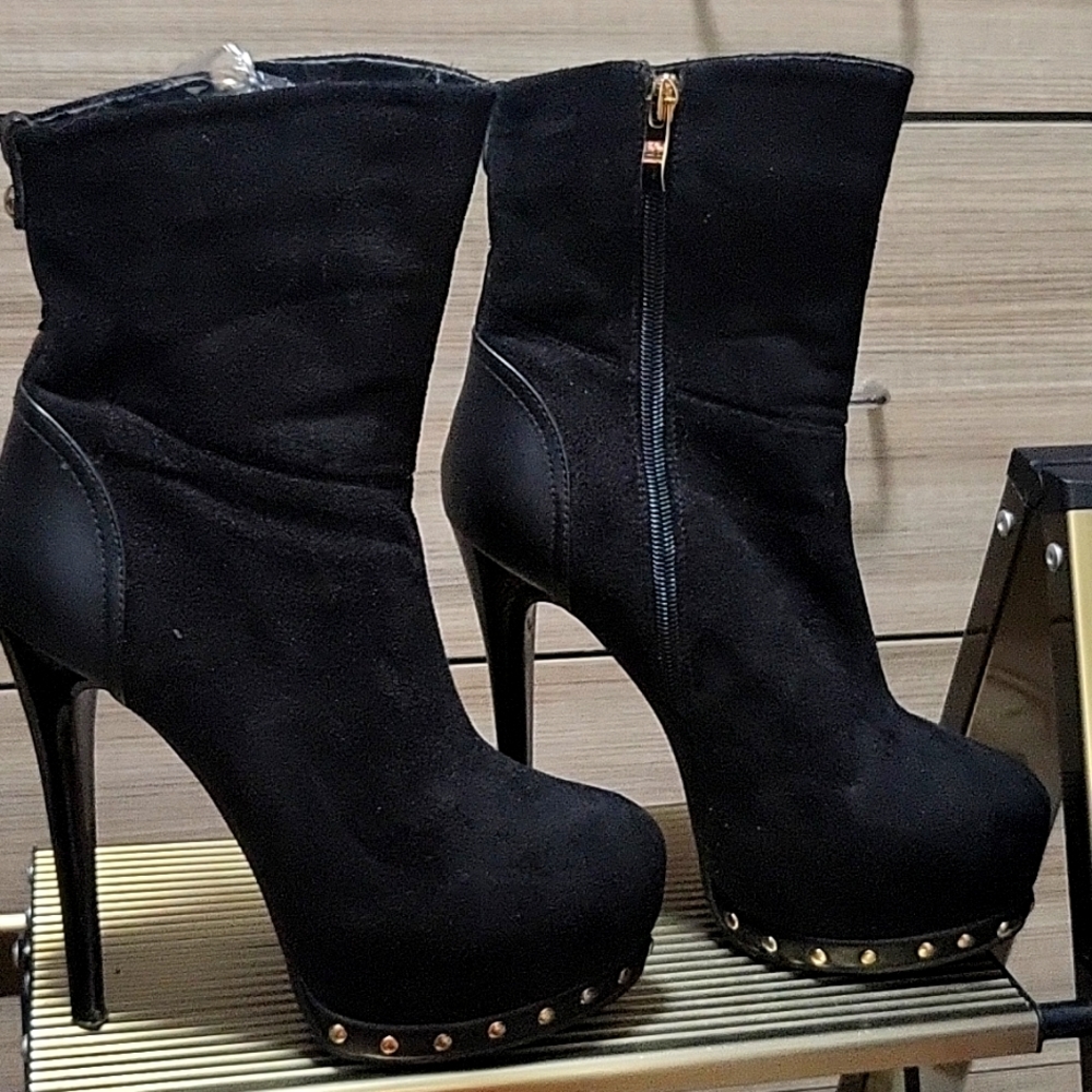 Black Ankle platfor high heel  boots size us 5,5
